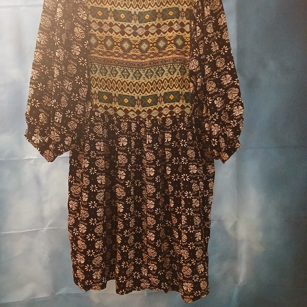 Umgee Geometric Multicolor Top - Picture 3 of 4